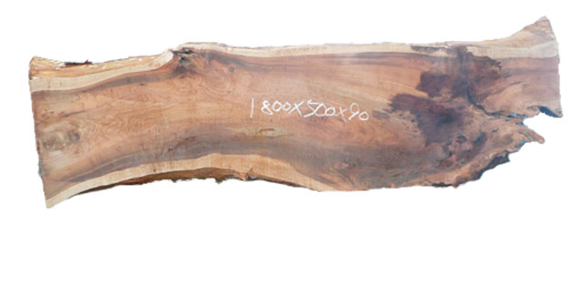 一枚板を生かした台等に、杉の根杢一枚板