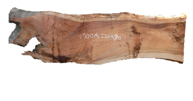 杉の根杢を生かした台などに、杉の根杢素材